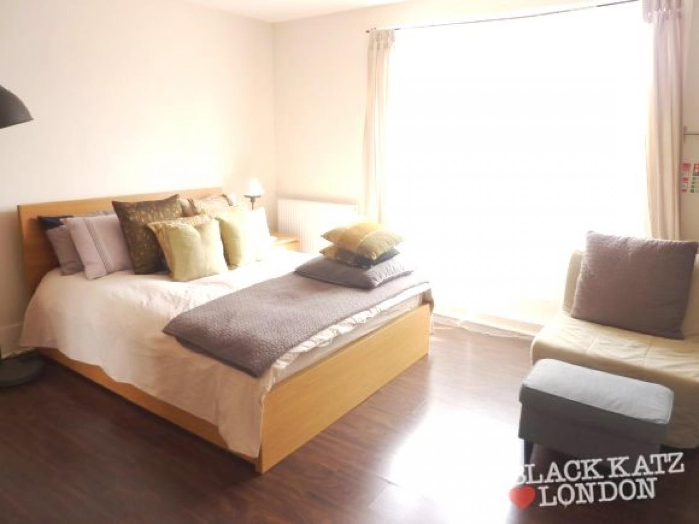 			NEW INSTRUCTION (Private Roof Terrace), Studio Apartment, 1 bath, 1 reception Flat			 Sutherland Avenue, MAIDA VALE/WARWICK AVENUE